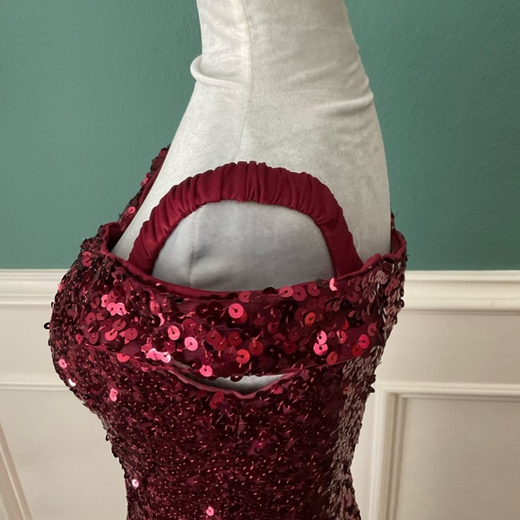 Maniju off the shoulder sequin gown with high side slit. Large - Picture 10 of 16